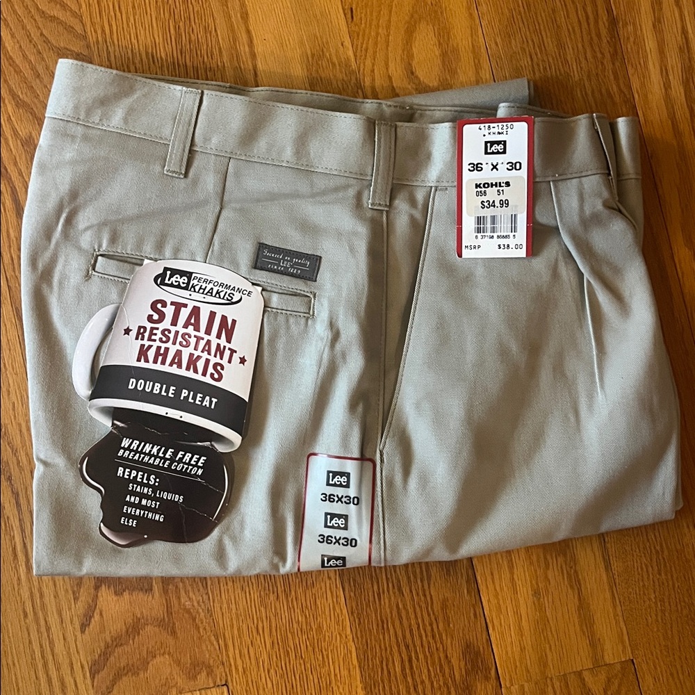 NWT Lee Performance Khakis Stain Resistant double pleated wrinkle free 36/30